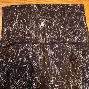 Lululemon High Rise 25” Black and White Tights